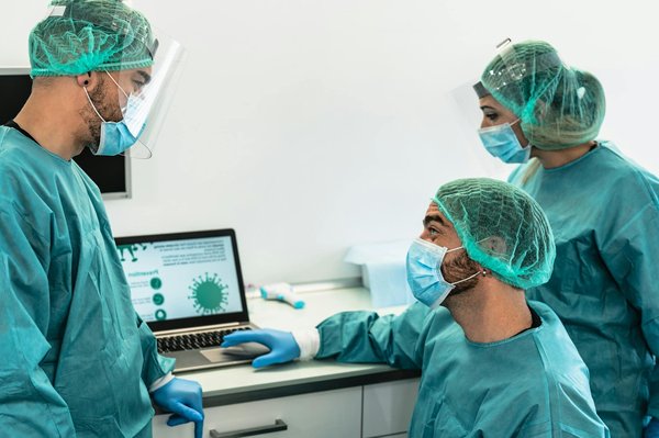 Comment utiliser les données de Google Analytics pour améliorer le SEO d'un site de vente en ligne de produits artisanaux?